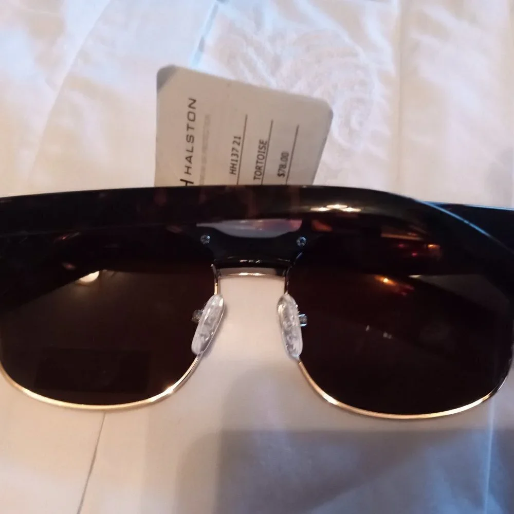 Halston Sunglasses Gold Rim Tortoise Shell Wayfarer NWT